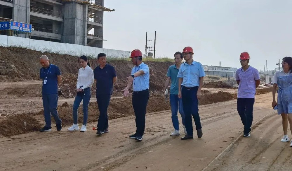 身系一線 情系一線 | 張旭東董事長前往項目部進行節(jié)日慰問